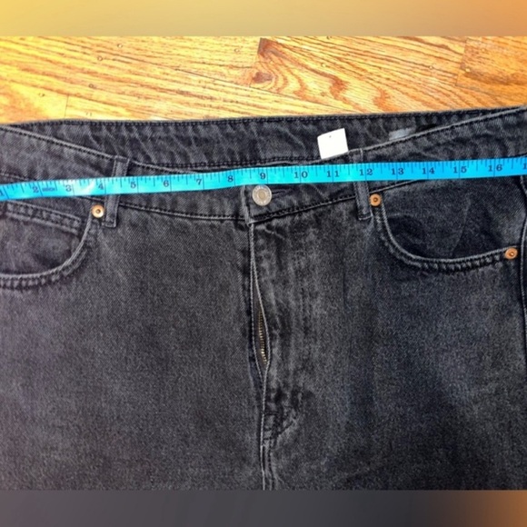 H&M Black Relaxed Fit Jeans with Straight Cut- Size 10 NWOT - Picture 9 of 9